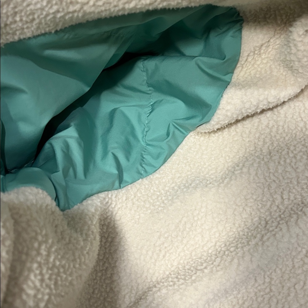 North face shacket - image 3